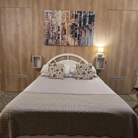 Servants' Quarters Studio Apartment فاليتا المظهر الخارجي الصورة