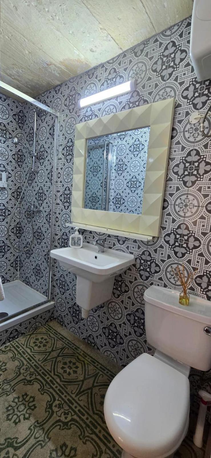 Servants' Quarters Studio Apartment فاليتا المظهر الخارجي الصورة